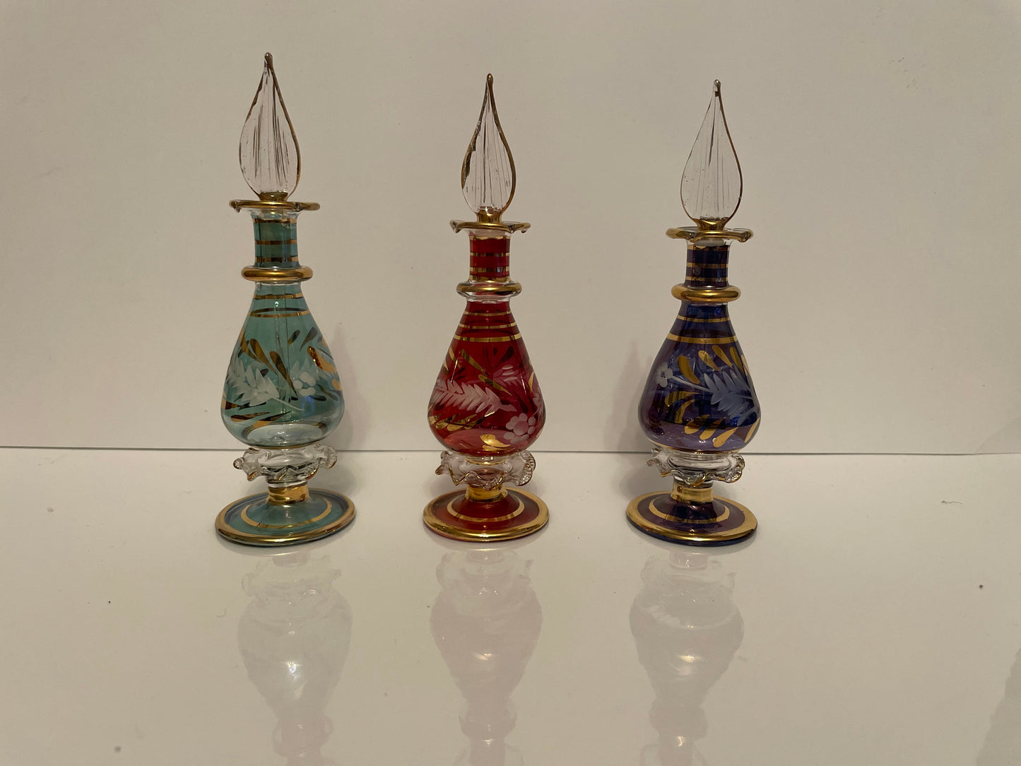 Glass perfume bottle M4
