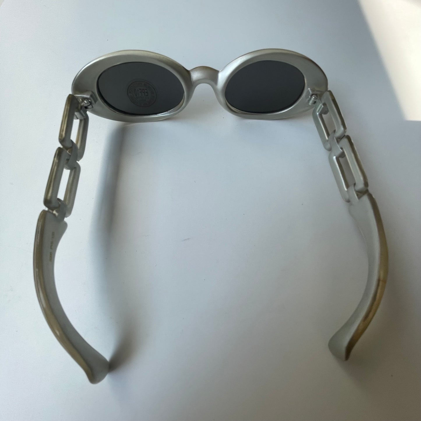 Vintage Sunglassess Gray Frames Oval Lenses