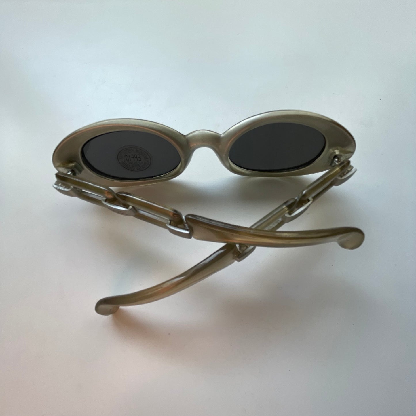 Vintage Sunglassess Gray Frames Oval Lenses