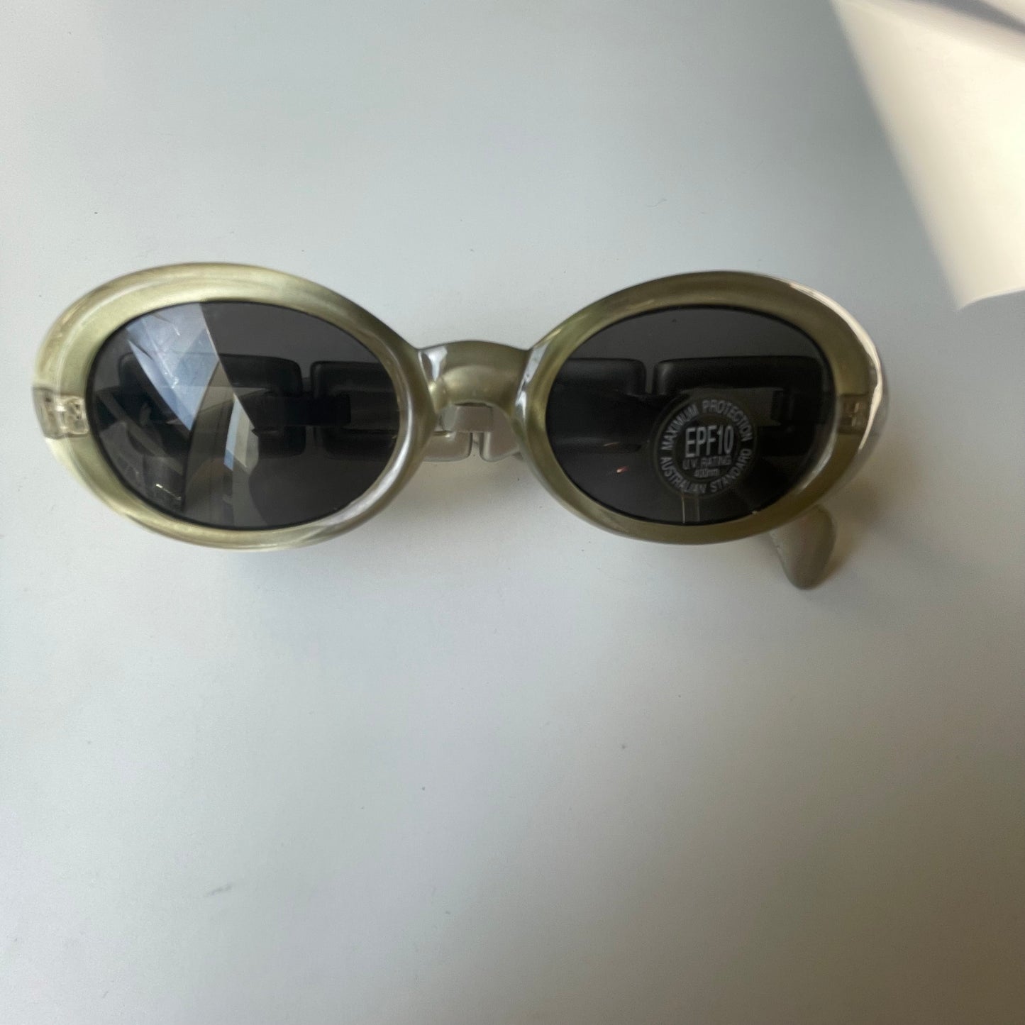 Vintage Sunglassess Gray Frames Oval Lenses